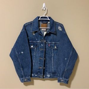 Levi’s 90’s Trucker Distressed Denim Jacket-Size M NWT